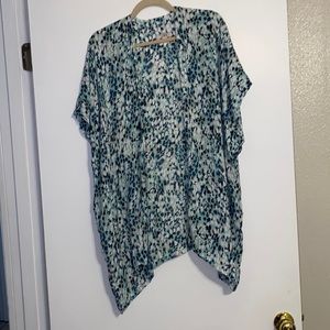 Loft Light Green with Navy, White, and Pink Floral Print Short-sleeve Kimono